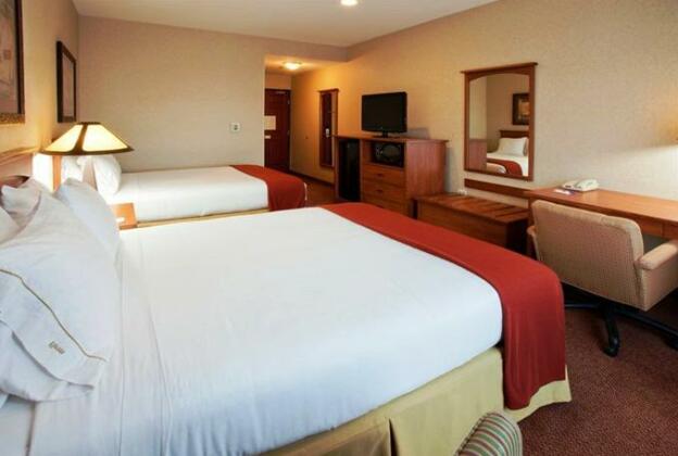 Holiday Inn Express Hotel & Suites Manteca - Photo3