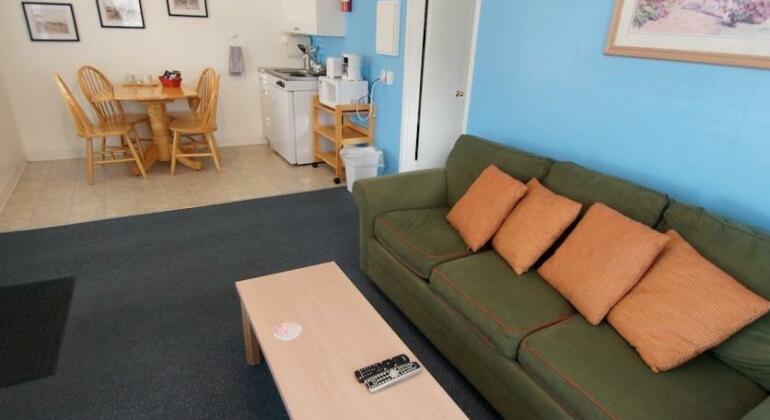 Spindrift Inn Manzanita - Photo2