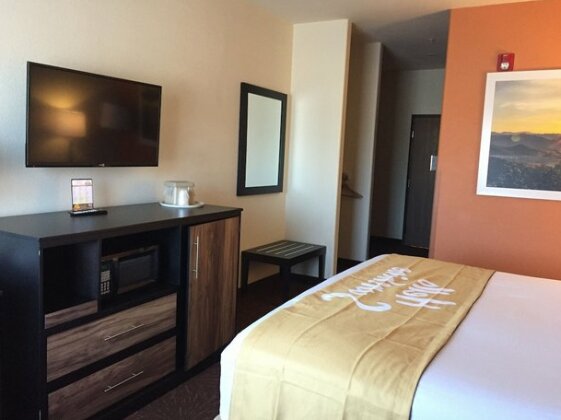 Days Inn & Suites by Wyndham Tucson Marana - Photo4
