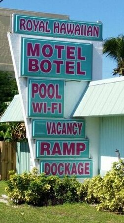 Royal Hawaiian Motel/Botel