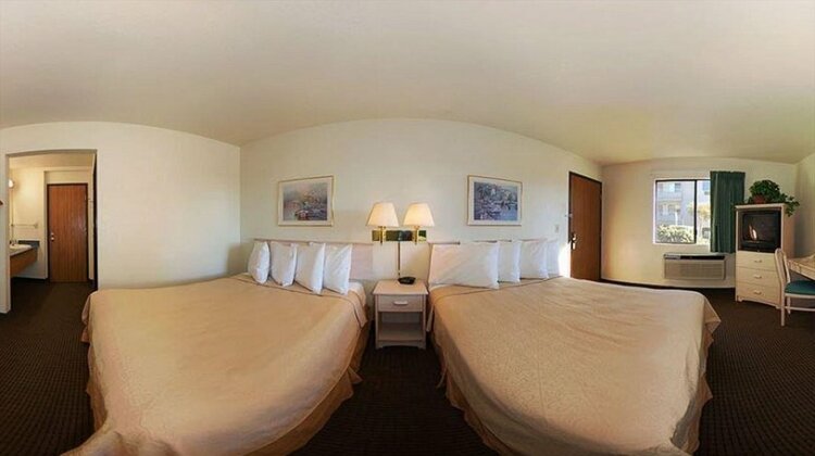Country Inn & Suites by Radisson Monterey Beachfront-Marina CA - Photo3