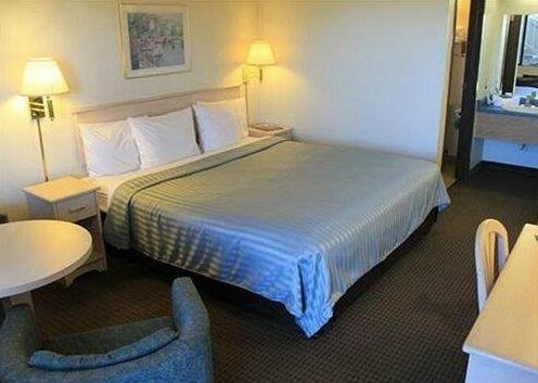 Country Inn & Suites by Radisson Monterey Beachfront-Marina CA - Photo5