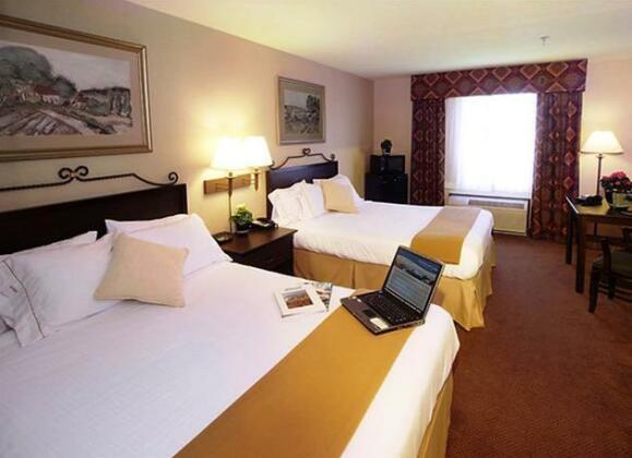 Holiday Inn Express Hotel & Suites Marina - Photo3