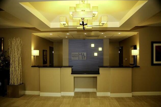 Holiday Inn Express & Suites Marion Northeast - Photo3