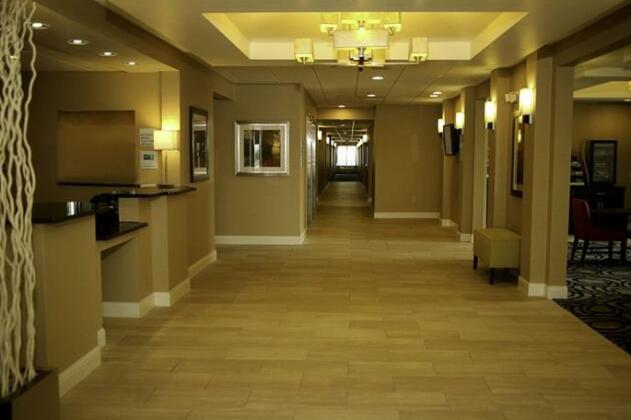 Holiday Inn Express & Suites Marion Northeast - Photo4