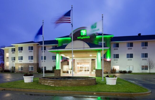 Holiday Inn Conference Center Marshfield - Photo2
