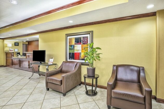 Holiday Inn Express Hotel and Suites Marysville - Photo4