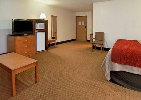 Bearcat Inn and Suites - Photo4