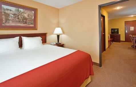 Holiday Inn Express Hotel & Suites Maryville - Photo4