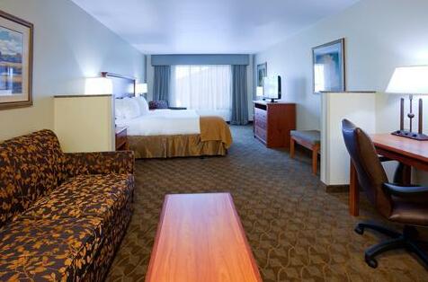 Holiday Inn Express & Suites - Mason City - Photo5