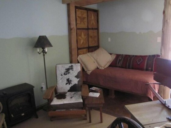 Covered Wagon B&B/Guesthouse - Photo2