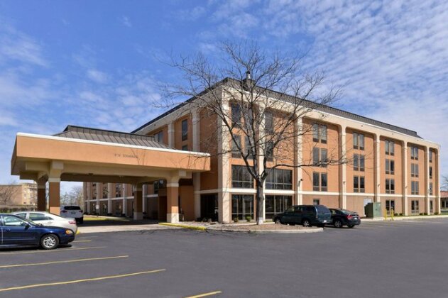 Quality Inn and Suites Matteson - Photo2