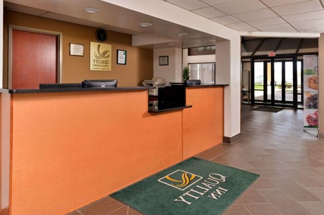 Quality Inn and Suites Matteson - Photo4