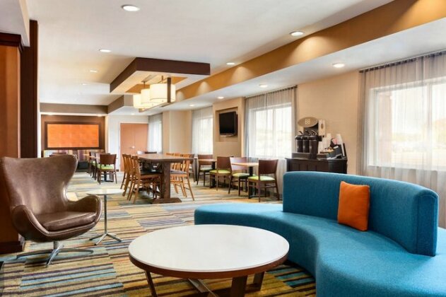 Fairfield Inn & Suites by Marriott Toledo Maumee - Photo4