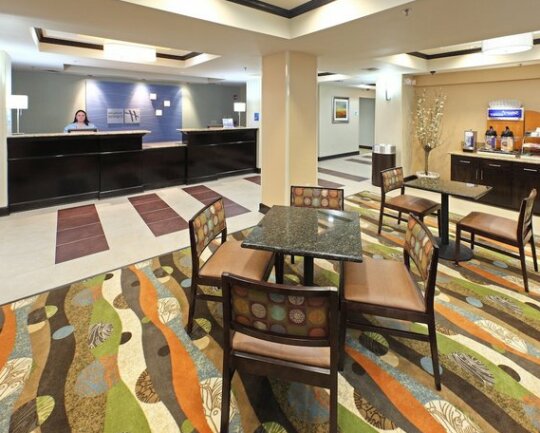 Holiday Inn Express & Suites Maumelle - Photo3