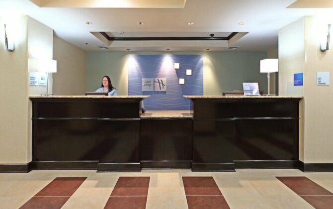 Holiday Inn Express & Suites Maumelle - Photo4