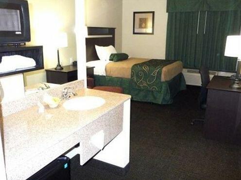 Travelodge by Wyndham McAlester - Photo5