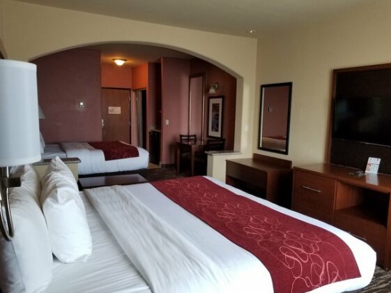 Comfort Suites At Plaza Mall - Photo3