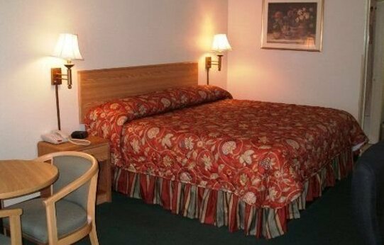 La Bonita Inn & Suites - Photo2