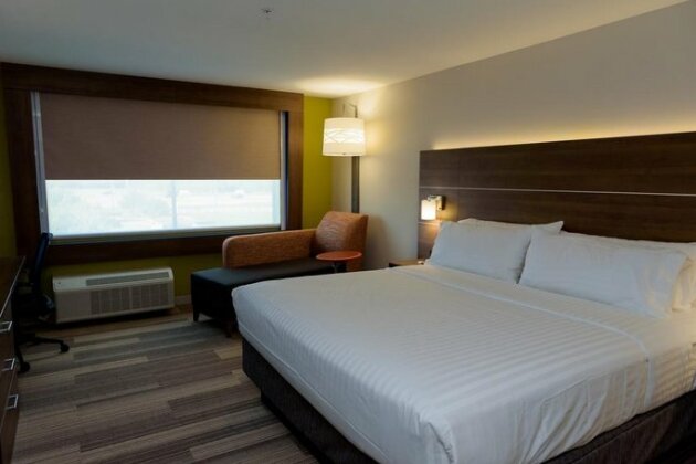 Holiday Inn Express & Suites McKinney - Frisco East - Photo2