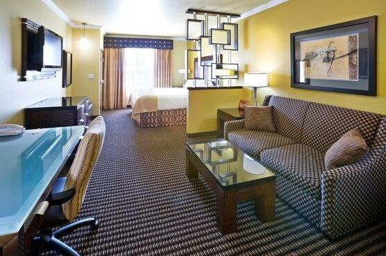 Holiday Inn & Suites McKinney - Fairview - Photo5