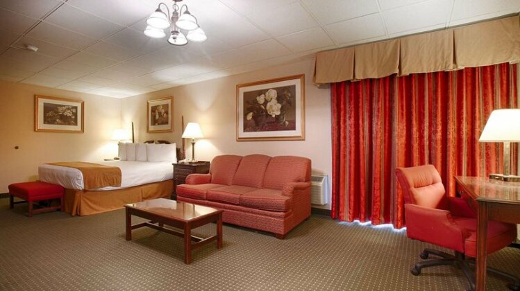 SureStay Hotel by Best Western McPherson - Photo4