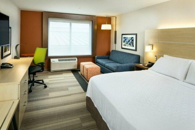 Holiday Inn Express & Suites - Medford - Photo2