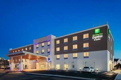 Holiday Inn Express & Suites - Medford