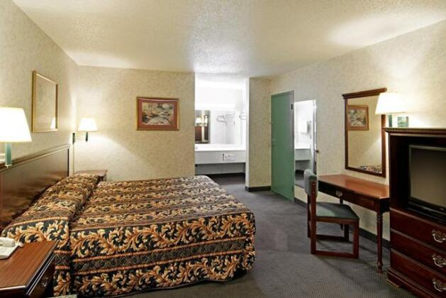 Americas Best Value Inn & Suites - Memphis Graceland - Photo4