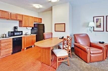First Inn Suites Memphis - Photo2