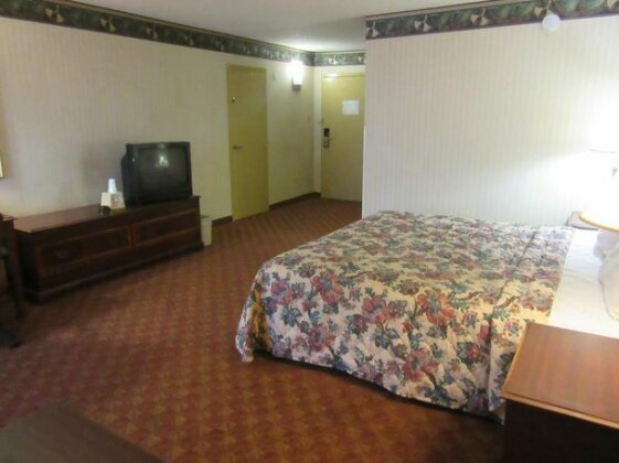 Governor's Inn & Suites - Photo2