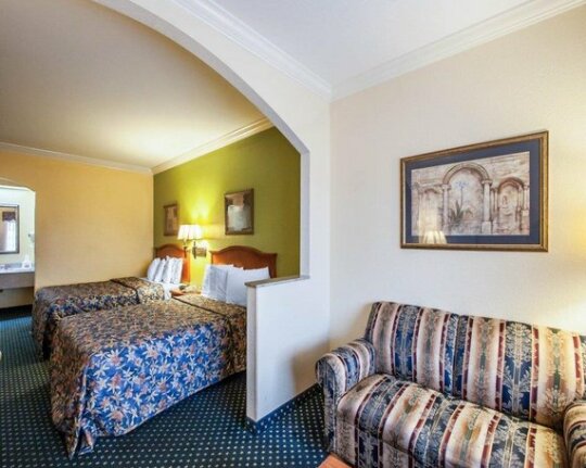 Memorylane Inn & Suites - Photo4