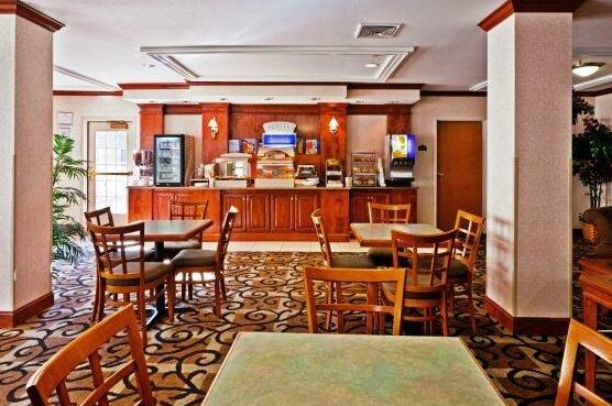 Holiday Inn Express Hotel & Suites Meridian - Photo4