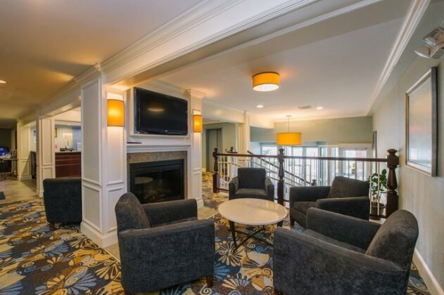 Holiday Inn Express and Suites Merrimack - Photo3