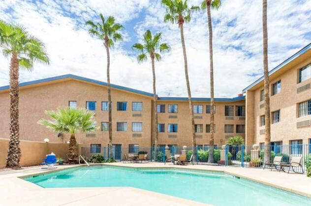 Days Hotel by Wyndham Mesa Near Phoenix - Photo2