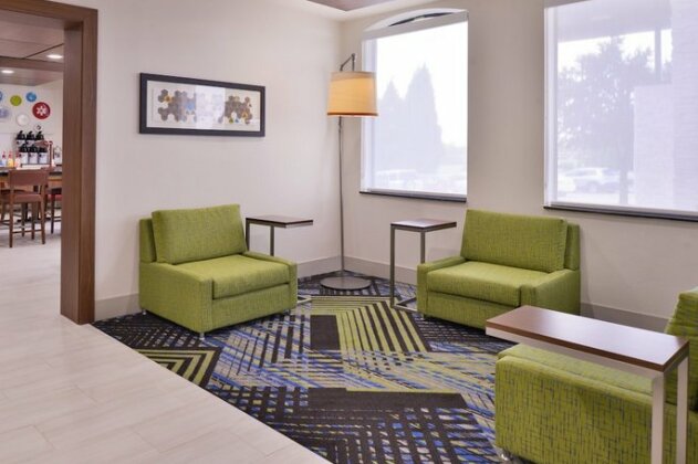 Holiday Inn Express Hotel and Suites Mesquite - Photo4