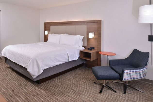 Holiday Inn Express Hotel and Suites Mesquite - Photo5