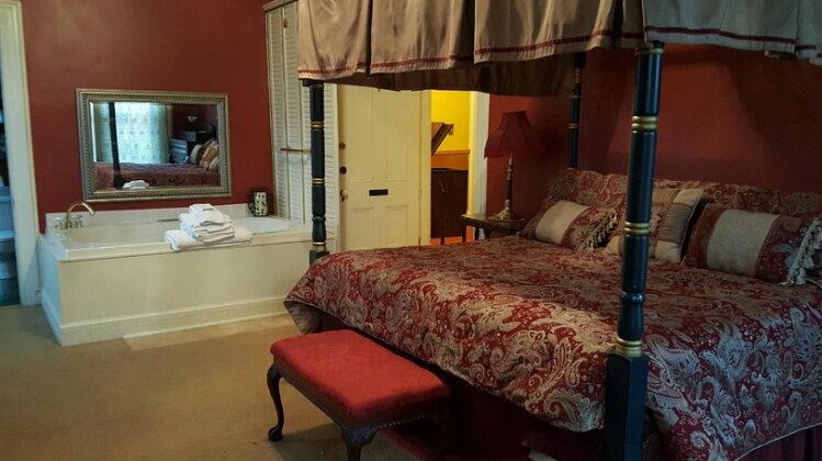 Riverview Mansion Bed and Breakfast - Photo3