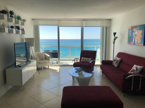 Beach Front Condo With View - Photo3