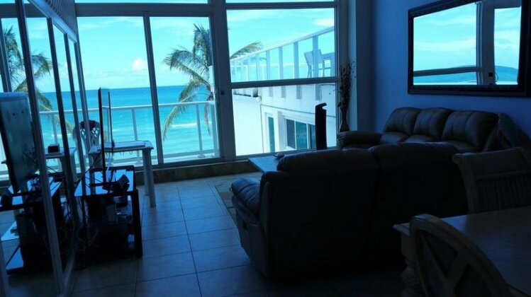 Miami Beach Oceanfront with Balcony - Photo3