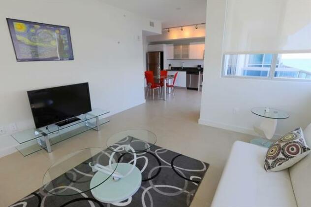 Pelican Stay Furnished Apartments in Monte Carlo Miami Beach - Photo2