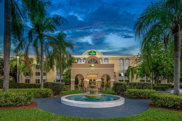 La Quinta Inn & Suites Miami Lakes - Photo5