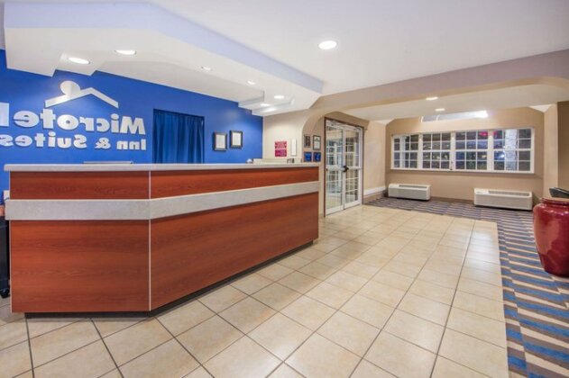 Microtel Inn and Suites By Wyndham Miami OK - Photo2