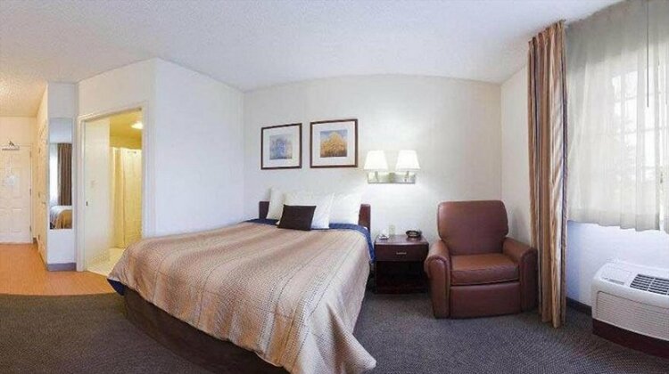 Candlewood Suites Miami Airport West - Photo2