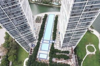 Executive Suites by Weichert at Icon Brickell - Photo2