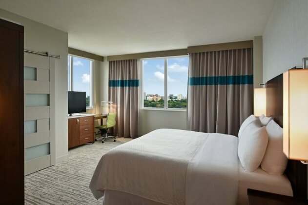 Four Points by Sheraton Coral Gables - Photo4