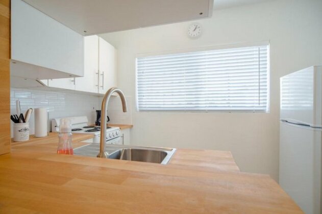 Remodeled condo with parking - Photo4
