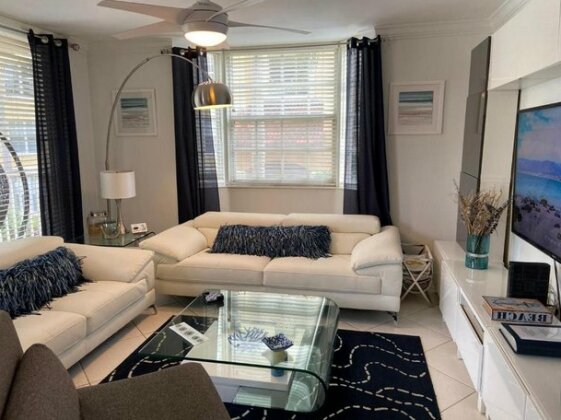 Three-Bedroom Apartment at The Yacht Club Aventura