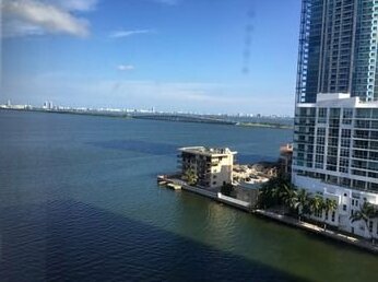 Weichert Luxury Suites - Downtown Miami - Photo5