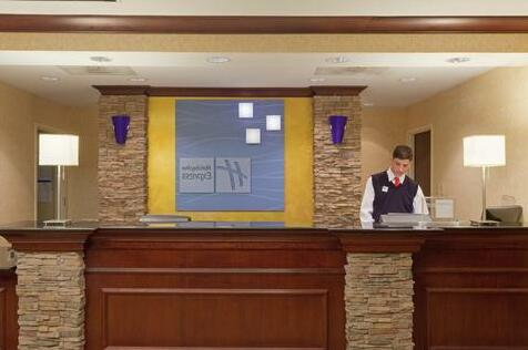 Holiday Inn Express Hotel & Suites Middleboro Raynham - Photo4